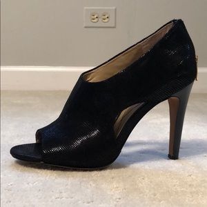 Black Isola 4 in peep toe cut out textured heels